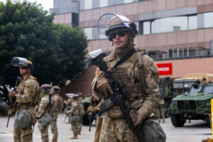usa-300x200 Los Angeles : un juge intime à Trump de retirer les troupes de la Garde nationale, jugées déployées « illégalement »